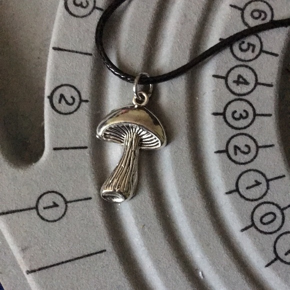 Silver Toned Mushroom Pendant Necklace Artisan New - Picture 5 of 5